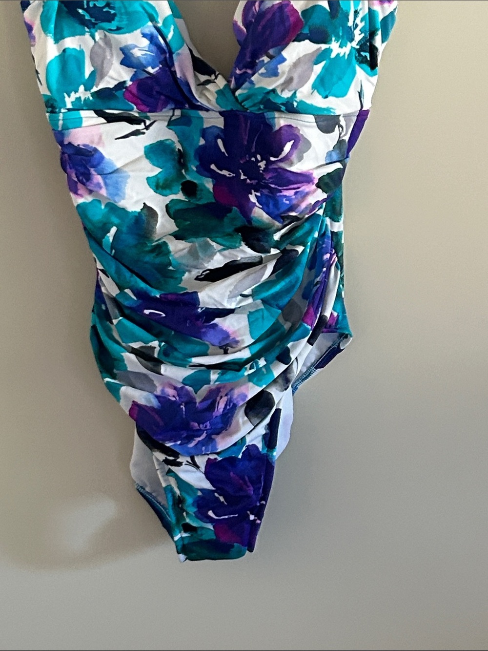 NWOT. Miracle suit Women’s one piece swimsuit in vibrant floral design. - Picture 3 of 11